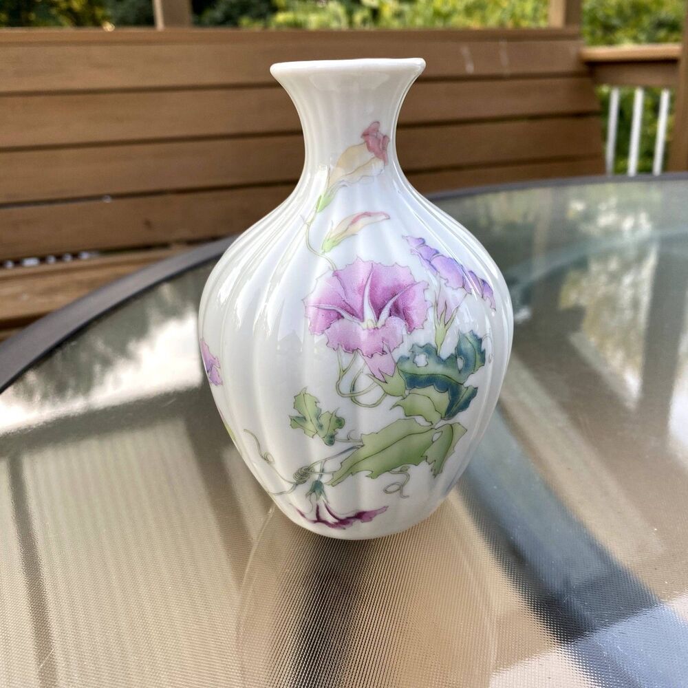 Vintage Toyo floral Morning Glory vase Made In Japan 5.5" tall Design by Magie